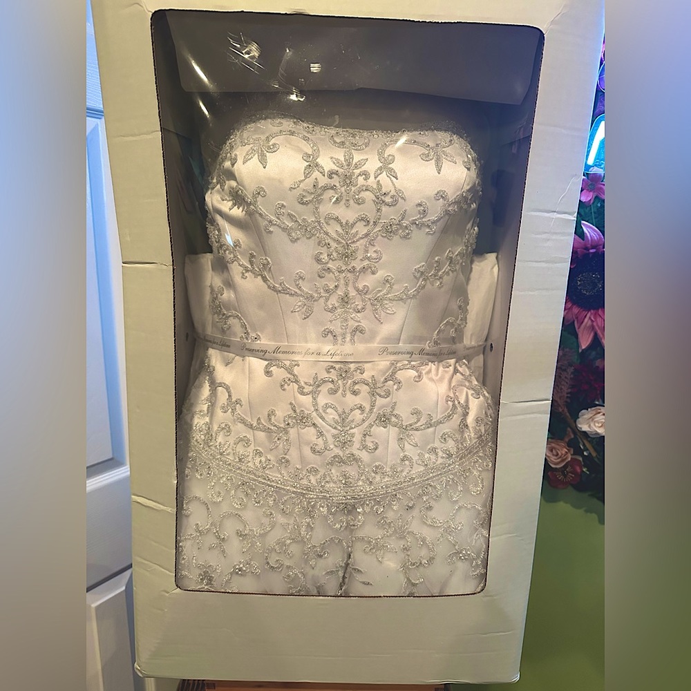 David’s Bridal Size 16 Wedding Gown